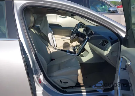 2014 Volvo S60 T5 Platinum из США, поврежденный, VIN YV1612FS2E1296291